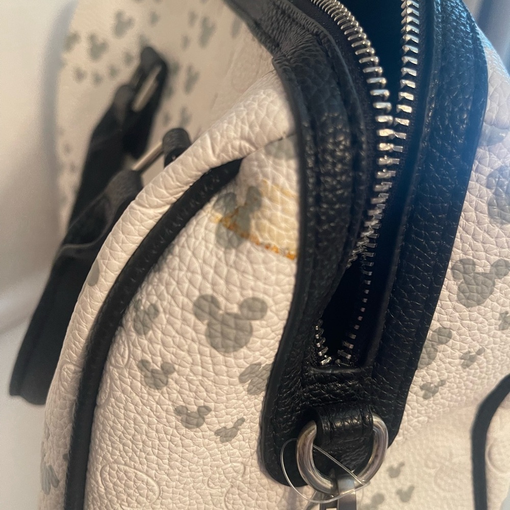 Disney medium size purse - Picture 9 of 9